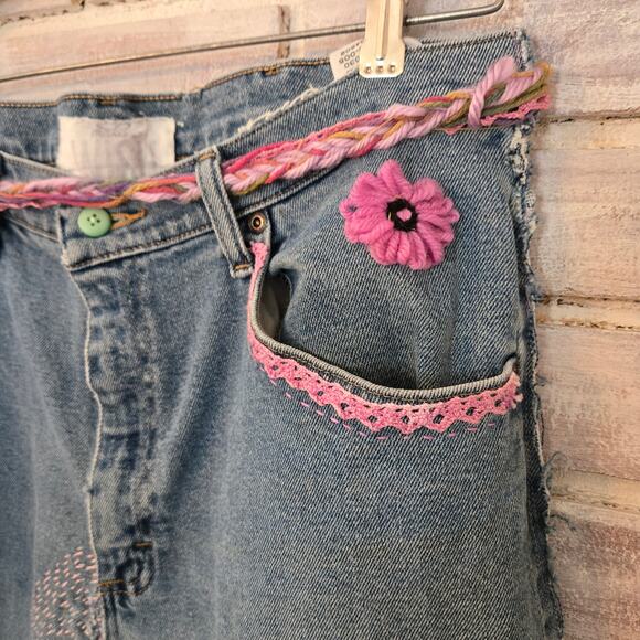 Upcycled One of a kind  Distressed Patched Vintage lace Boyfriend Jeans Size 32 - Picture 7 of 10